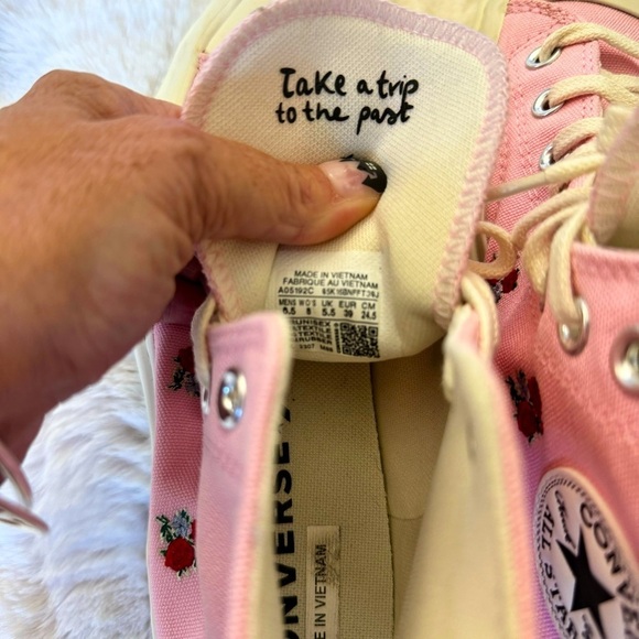 Converse Run Star Hike High Embroidered Rose Lace up Platform Women’s Size 8 - Picture 3 of 9
